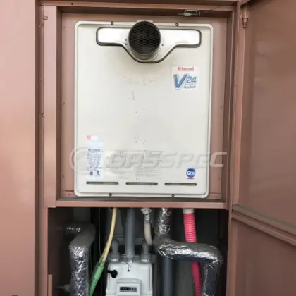 施工前の給湯器（RUF-V2400SAT-1）