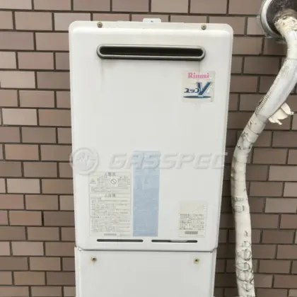 施工前の給湯器（RUJ-V1611W(A)）