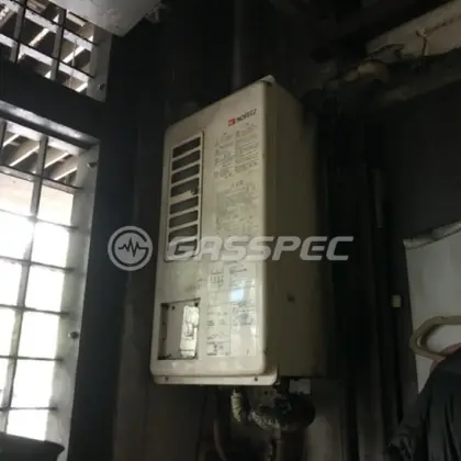 施工前の給湯器（GQ-2420WZD-F-2）