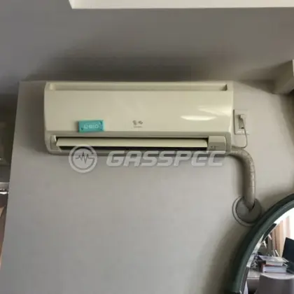 施工前のエアコン（MSZ-SV28R-W）