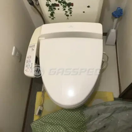 施工前の便座（TCF6021）