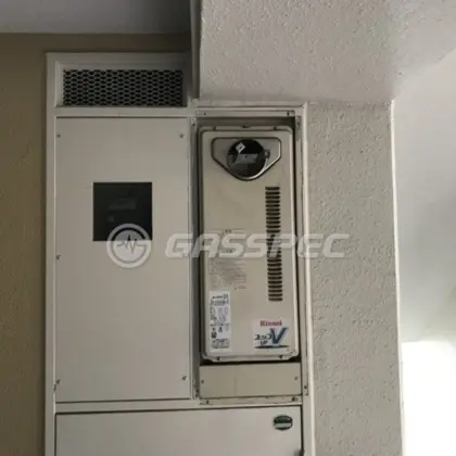 施工前の給湯器（RUF-VS2000SAA-VC）