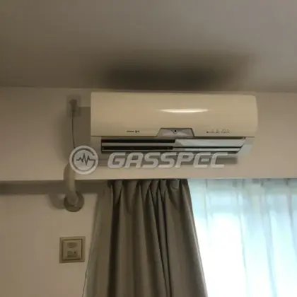 施工前のエアコン（MSZ-HW222-W）