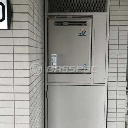 施工前の給湯器（RUF-V2401SAW）