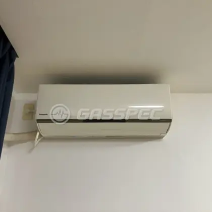 施工前のエアコン（CS-404CXR2）