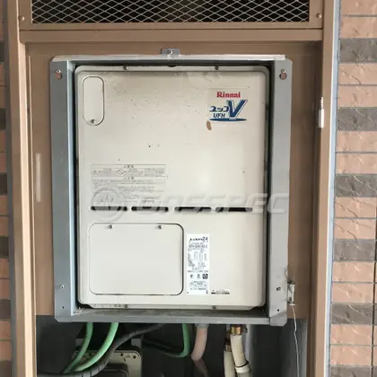 施工前の暖房熱源機（RUFH-VD2401AU2-3）