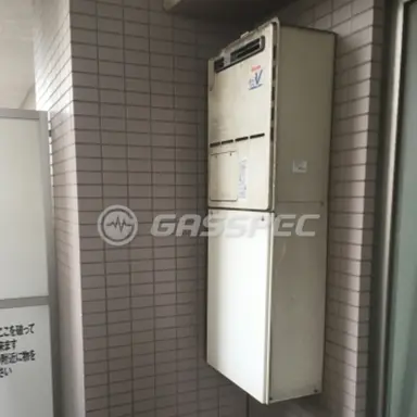 施工前の給湯器（RUFH-VD2401AW2-3）