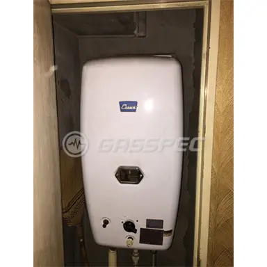 施工前の給湯器