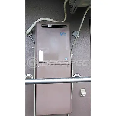 施工前の給湯器（RUF 24号）