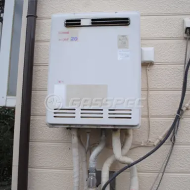 施工前の給湯器（RUF-2005SAW）