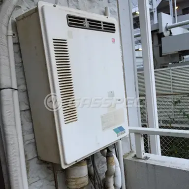 施工前の給湯器