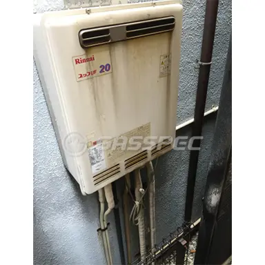 施工前の給湯器（RUF-A2008SAW）