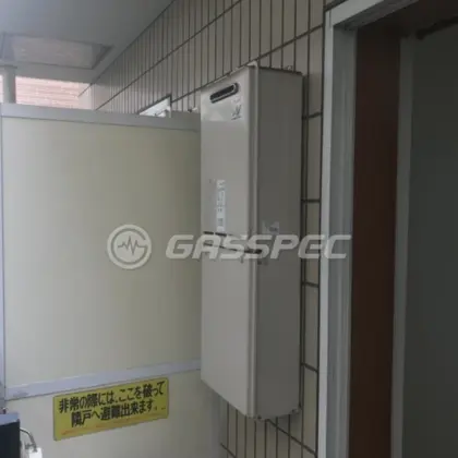 施工前の給湯器（RUX-V1610W-E）