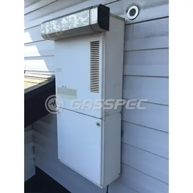 施工前の給湯器