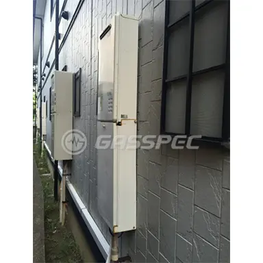 施工前の給湯器
