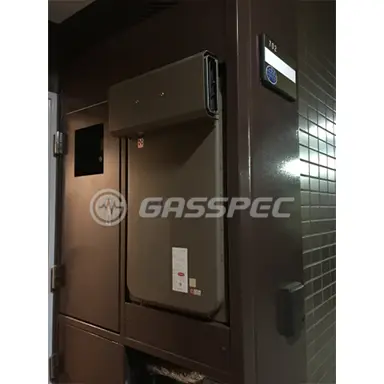 施工前の給湯器