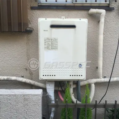 施工前の給湯器