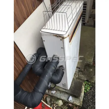 施工前の給湯器