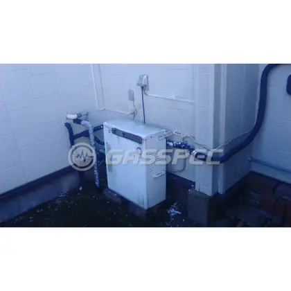 施工前の給湯器