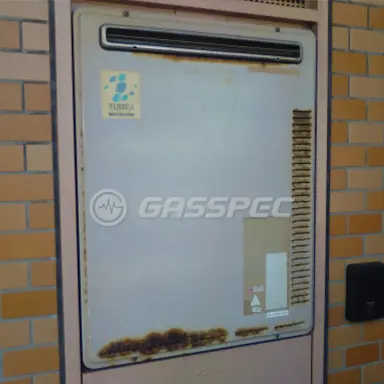 施工前の給湯器（OURB-1600DA）