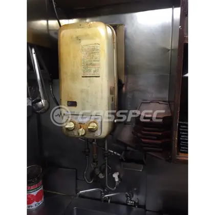 施工前の給湯器