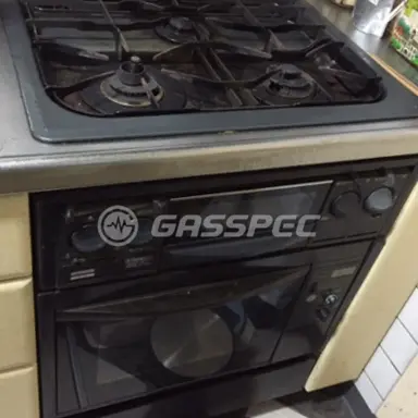 施工前のビルトインガスコンロ