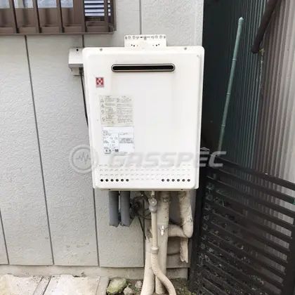 施工前の給湯器（YM2056RSA）