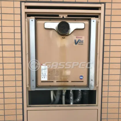 施工前の給湯器（RUF-V2400SAT-1）