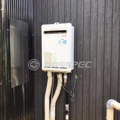 施工前の給湯器（RUXC-A2400W）
