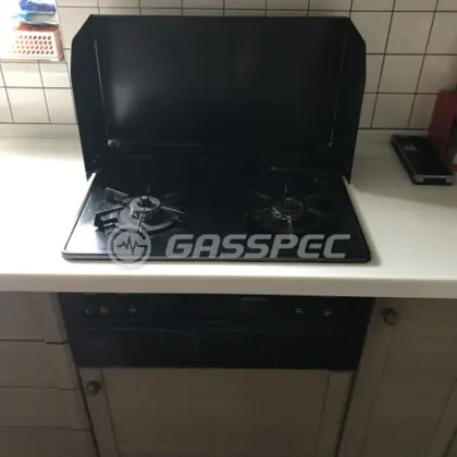 施工前のビルトインガスコンロ（HR-PR863A-XAAHR）