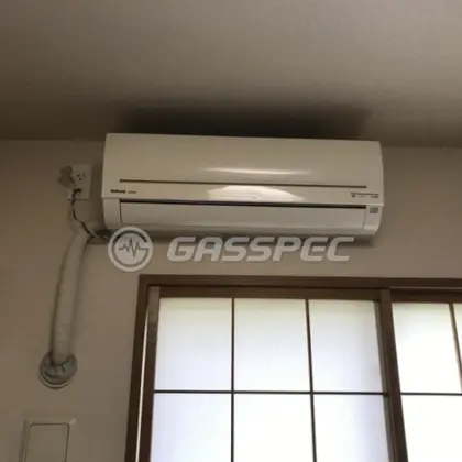 施工前のエアコン（CS-22RFH-W）