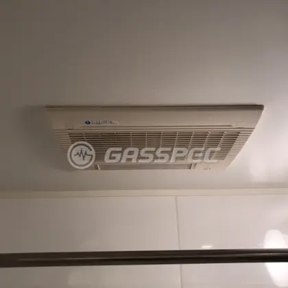 施工前の浴室乾燥機（BS-103HMNL）