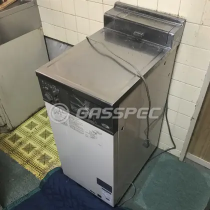 施工前の給湯器（GBF-1601D）