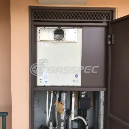 施工前の給湯器（OURB-2450SAQ-T）