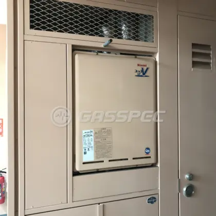 施工前の給湯器（RUF-V2401SAU）