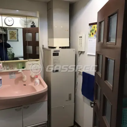 施工前の給湯器（AD-200FFA）
