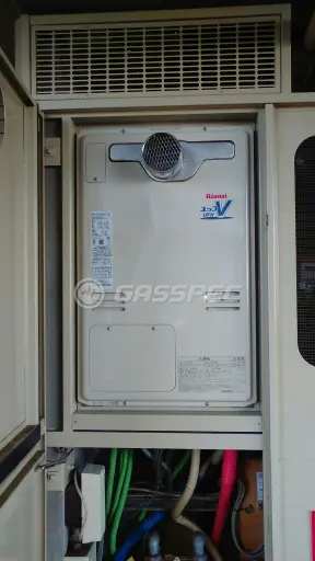 施工後の暖房熱源機（リンナイ RUFH-V2403SAT2-3(B)）