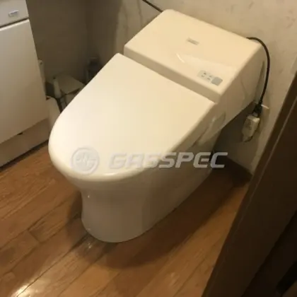 施工前のトイレ（TCF9421 CS820BM）