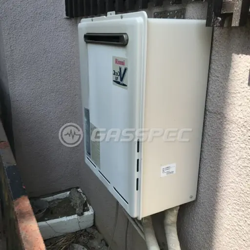 交換前の給湯器（リンナイ RUF-200SAW(A)）