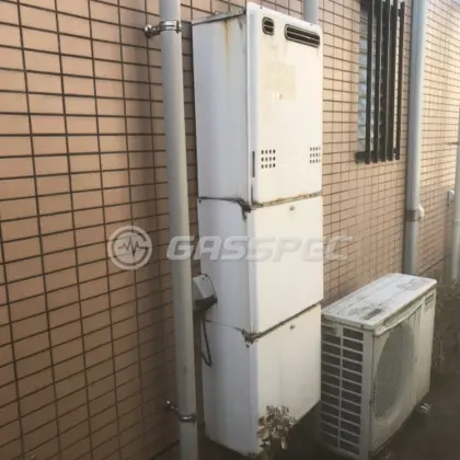施工前の給湯器