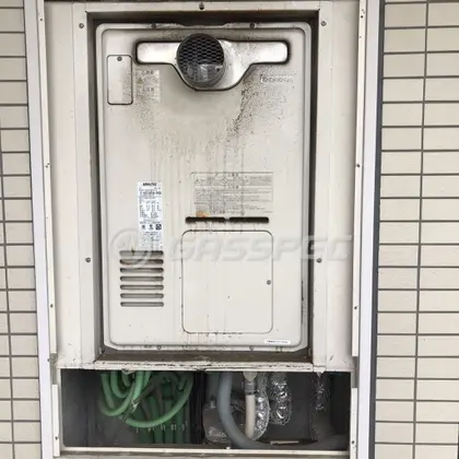 施工前の給湯器（RUFH-V2400SAT2-3）