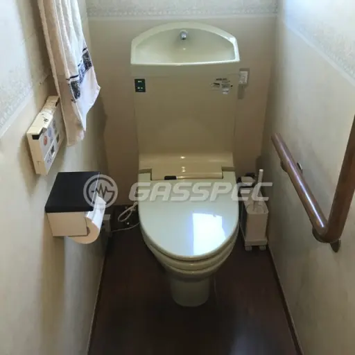 交換前のトイレ（TOTO CS87B/TCF9011LER）