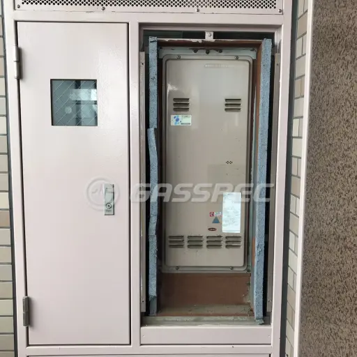 交換前の給湯器（ガスター OUR-1601-CU）
