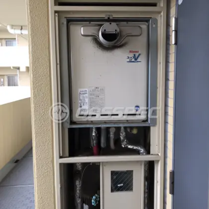 施工前の給湯器