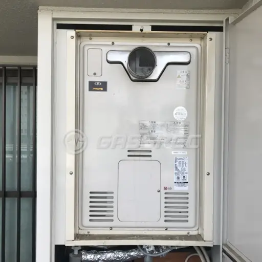 交換前の給湯器（リンナイ RUFH-2405SAT2-3）