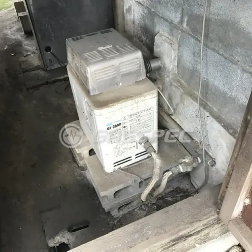 交換前の給湯器（長府 GF-200D）