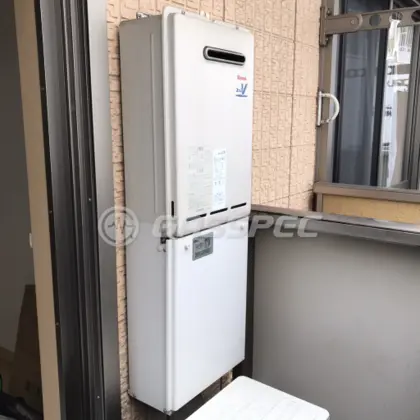 施工前の給湯器（RUX-V1616W-E）
