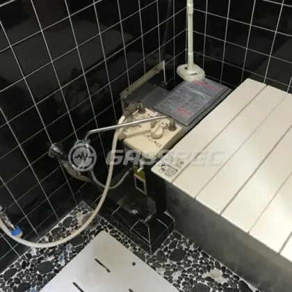 施工前の給湯器（RBF-SBN1-FX-R-T）