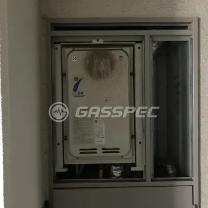 施工前の給湯器（YV2438RMW）