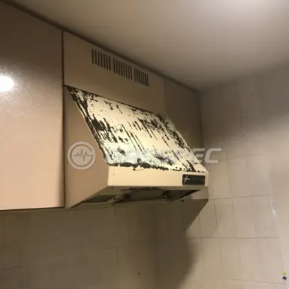 施工前のレンジフード